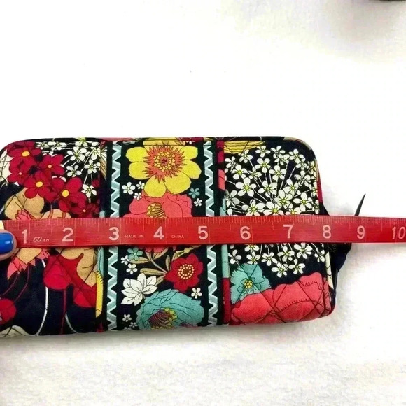 Vera Bradley Bright Floral Snail Print Quilted Cotton Wrap Round Zip Long Wallet - Picture 13 of 14